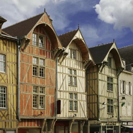 Troyes, 2 Pieces, 2 Personnes - Fr-1-543-55 * Troyes